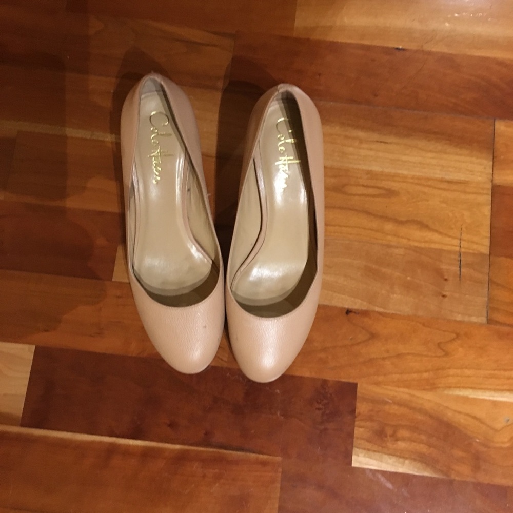 Cole Haan nude pumps in size 5